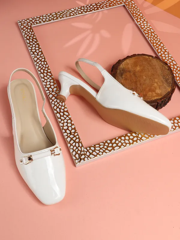 Elegant_Slingback_Block_Heels_for_Women_with_Shiny_Finish_and_Metal_Buckle_Detailing