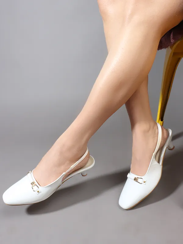 Elegant_Slingback_Block_Heels_for_Women_with_Shiny_Finish_and_Metal_Buckle_Detailing