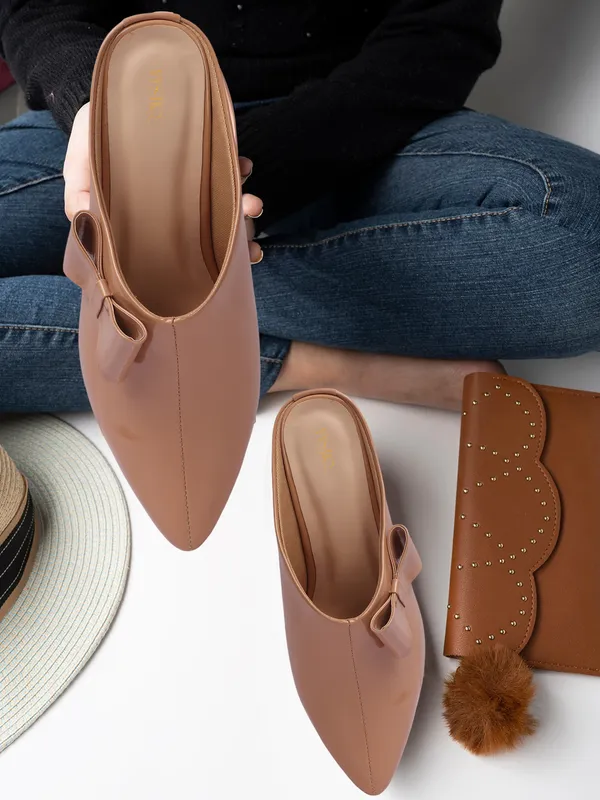 Stylish_Glossy_Bow_Mules_for_Women_with_Comfortable_Block_Heel_and_Slip-On_Design