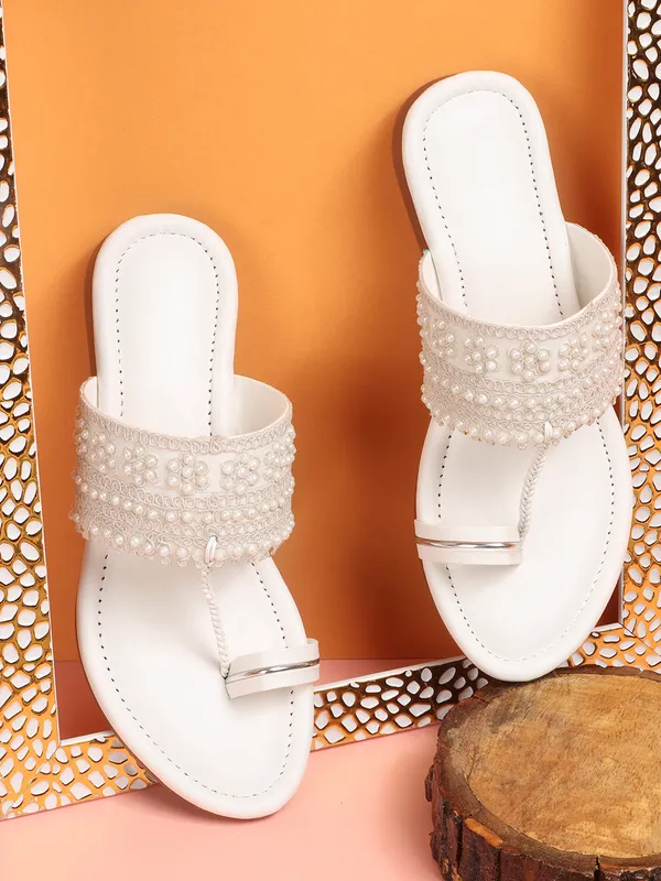 Elegant_Pearl_Embellished_Kolhapuri_Flat_Sandal_for_Women_with_Soft_Comfort_Sole_and_Ethnic_Festive_Design