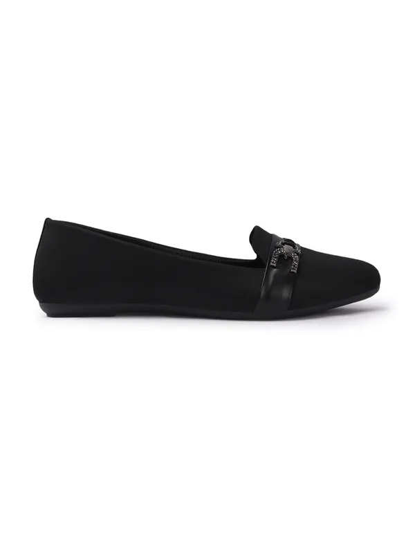 Elegant_Black_Formal_Flat_Shoes_with_Metal_Buckle_Detailing_for_Women