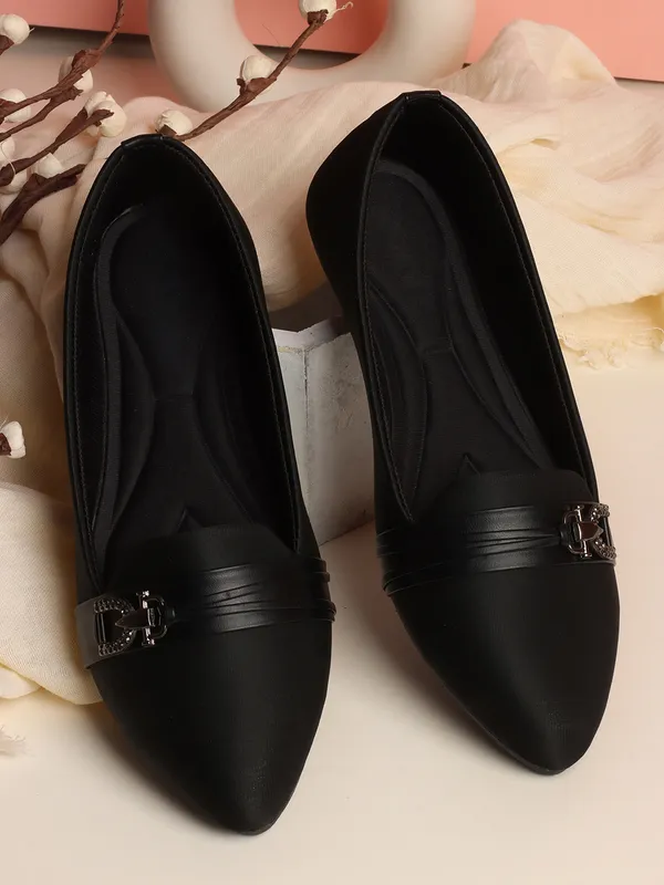 Elegant_Black_Formal_Flat_Shoes_with_Metal_Buckle_Detailing_for_Women