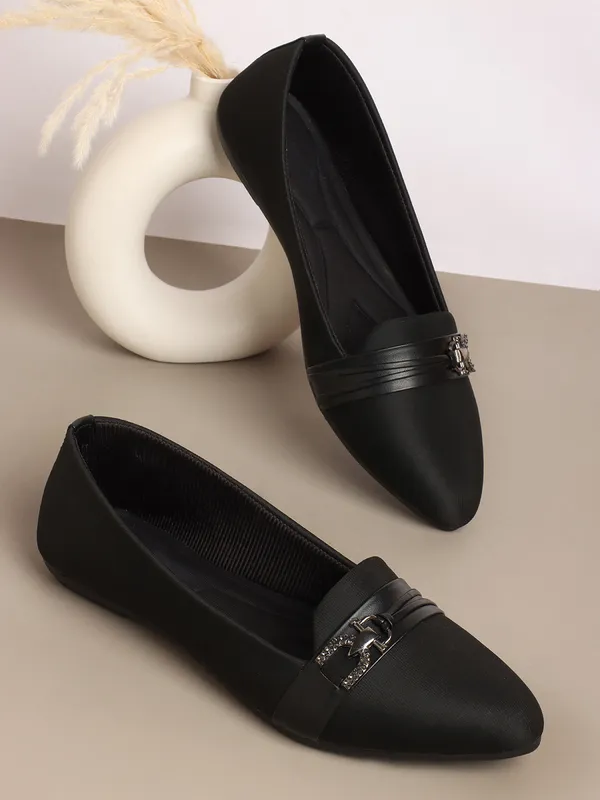 Elegant_Black_Formal_Flat_Shoes_with_Metal_Buckle_Detailing_for_Women