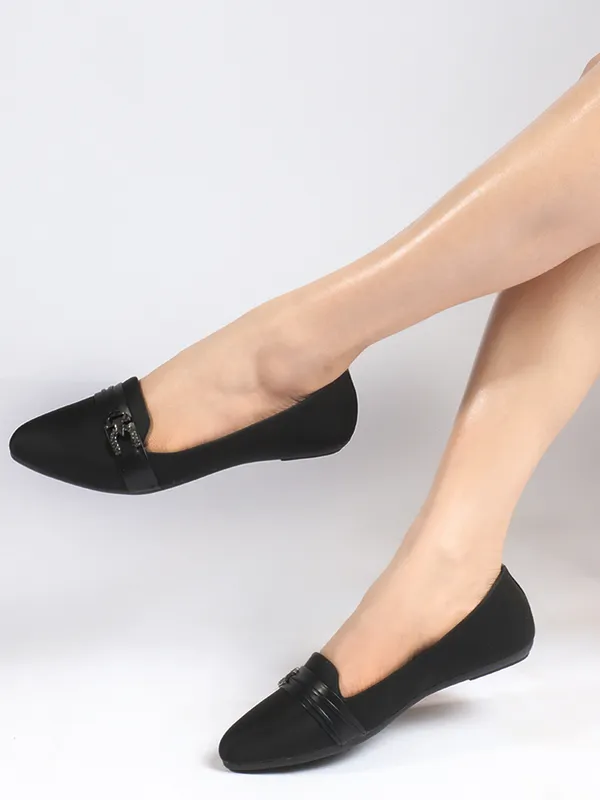 Elegant_Black_Formal_Flat_Shoes_with_Metal_Buckle_Detailing_for_Women