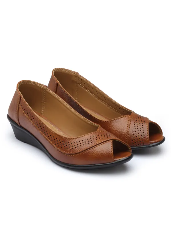 Women_Bellies_1.5_inch_women's_slip-on_ballerina_flats_with_textured,_cushioned_insole_and_embellished_centerpiece_perfect_for_daily_wear.