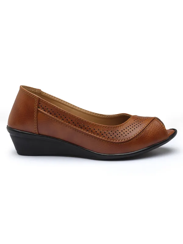 Women_Bellies_1.5_inch_women's_slip-on_ballerina_flats_with_textured,_cushioned_insole_and_embellished_centerpiece_perfect_for_daily_wear.