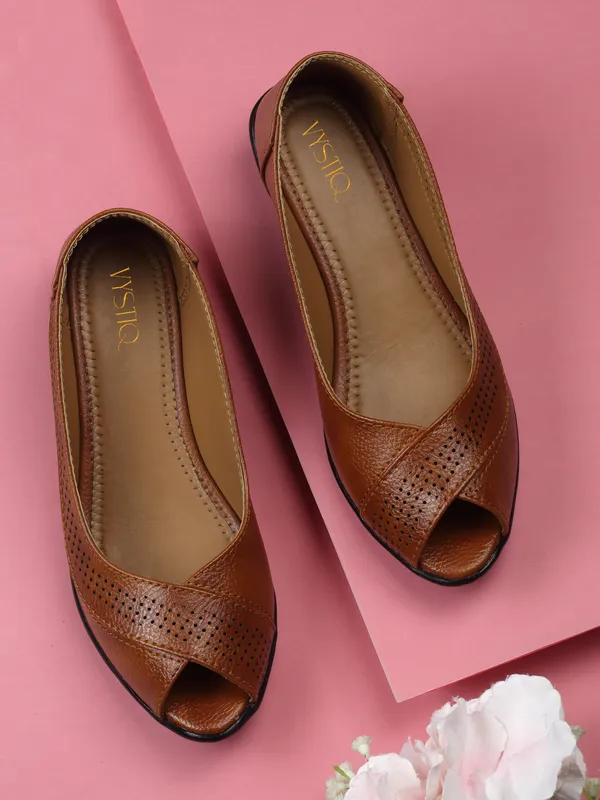 Women_Bellies_1.5_inch_women's_slip-on_ballerina_flats_with_textured,_cushioned_insole_and_embellished_centerpiece_perfect_for_daily_wear.