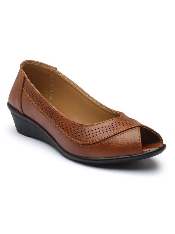 Women_Bellies_1.5_inch_women's_slip-on_ballerina_flats_with_textured,_cushioned_insole_and_embellished_centerpiece_perfect_for_daily_wear.