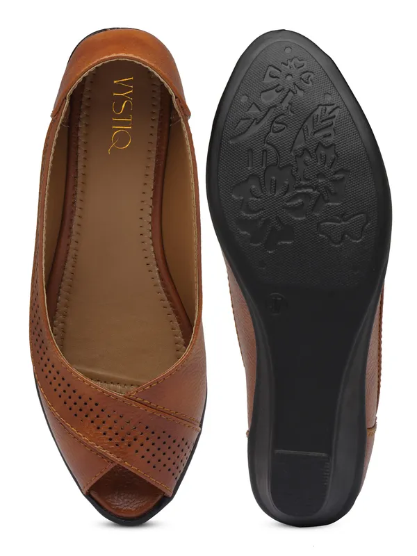 Women_Bellies_1.5_inch_women's_slip-on_ballerina_flats_with_textured,_cushioned_insole_and_embellished_centerpiece_perfect_for_daily_wear.