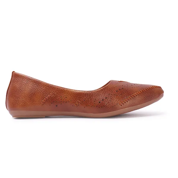 Elegant_women's_slip-on_ballerina_flats_with_textured,_cushioned_insole_and_embellished_centerpiece_perfect_for_daily_wear.
