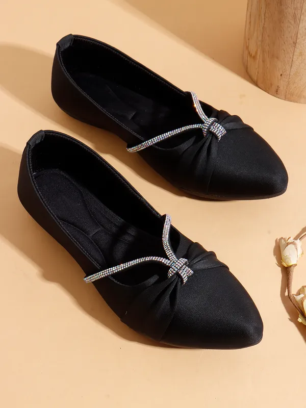 Elegant_Flats_with_Rhinestone_Strap_Detailing_for_Women