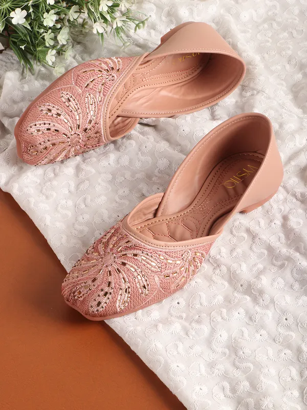Elegant_Embroidered_Ethnic_Jutti_for_Women_ï¿½_Perfect_for_Festive,_Party,_and_Traditional_Occasions