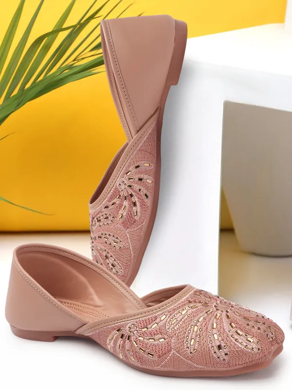 Elegant_Embroidered_Ethnic_Jutti_for_Women_ï¿½_Perfect_for_Festive,_Party,_and_Traditional_Occasions