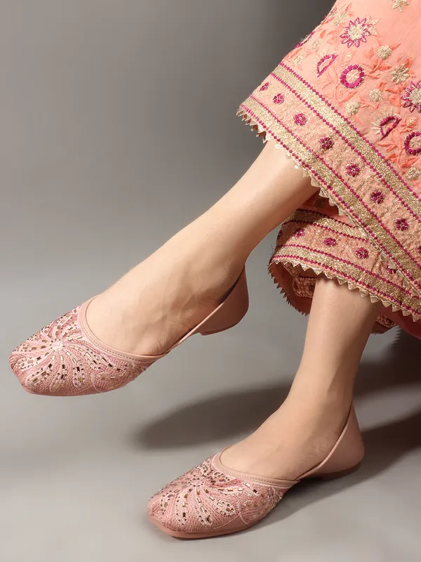 Elegant_Embroidered_Ethnic_Jutti_for_Women_ï¿½_Perfect_for_Festive,_Party,_and_Traditional_Occasions