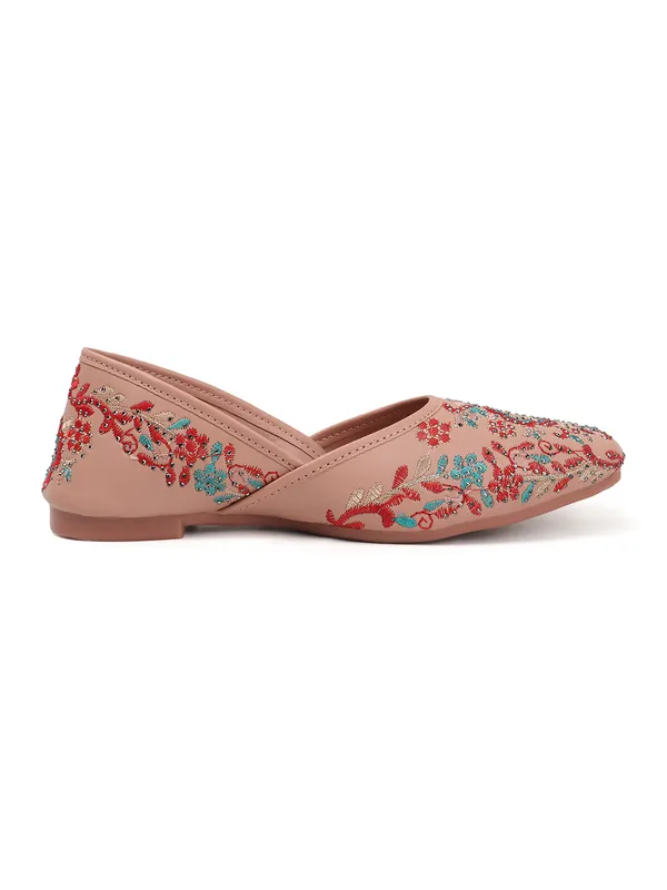 Elegant_Embroidered_Ethnic_Jutti_with_Floral_Detailing_and_Comfortable_Flat_Sole