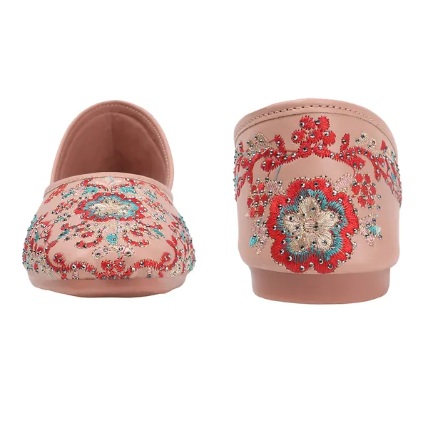 Elegant_Embroidered_Ethnic_Jutti_with_Floral_Detailing_and_Comfortable_Flat_Sole