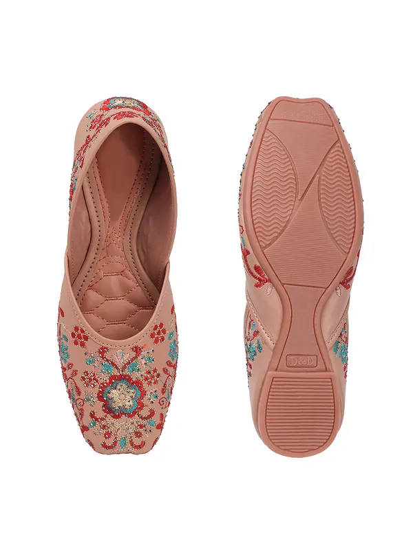 Elegant_Embroidered_Ethnic_Jutti_with_Floral_Detailing_and_Comfortable_Flat_Sole