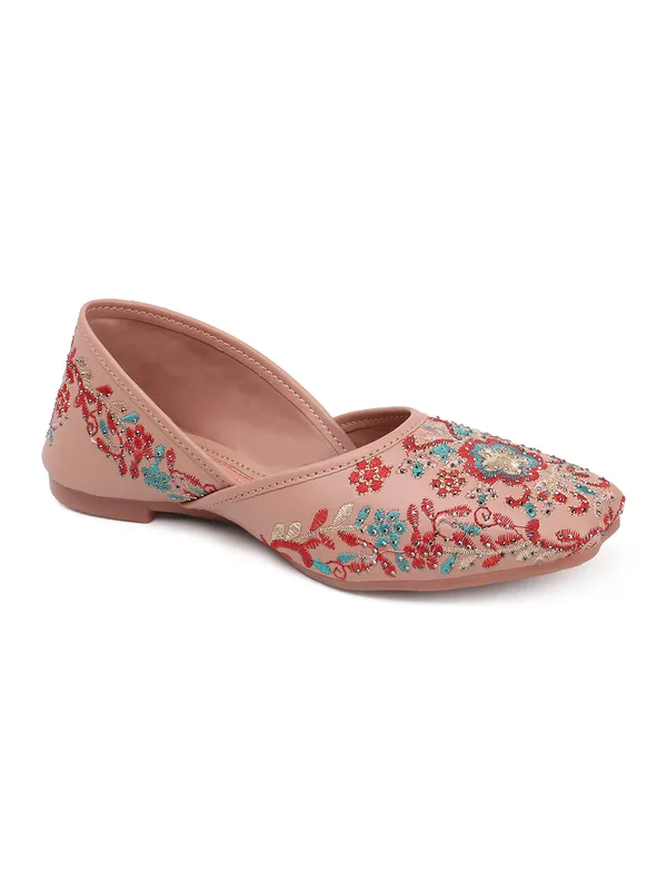 Elegant_Embroidered_Ethnic_Jutti_with_Floral_Detailing_and_Comfortable_Flat_Sole