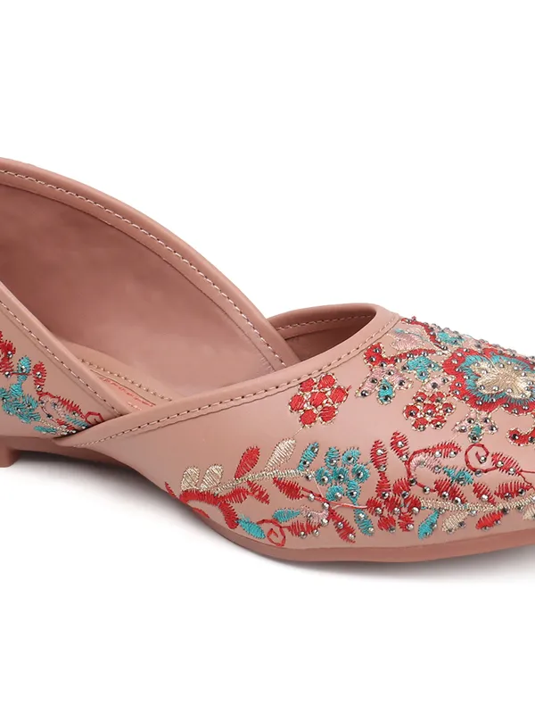 Elegant_Embroidered_Ethnic_Jutti_with_Floral_Detailing_and_Comfortable_Flat_Sole