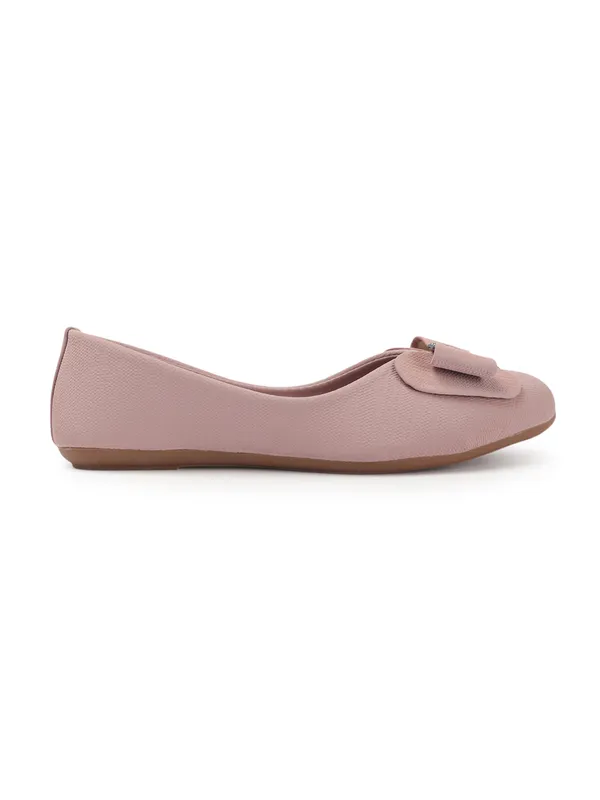 Elegant_women's_slip-on_ballerina_flats_with_textured_fabric,_cushioned_insole,_bow_ornamentation,_and_embellished_centerpieceï¿½perfect_for_daily_wear.