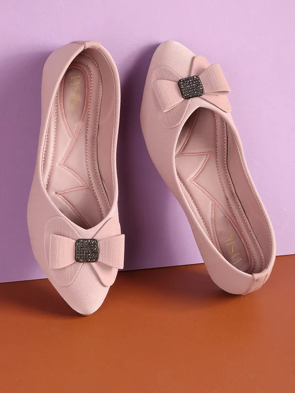 Elegant_women's_slip-on_ballerina_flats_with_textured_fabric,_cushioned_insole,_bow_ornamentation,_and_embellished_centerpieceï¿½perfect_for_daily_wear.