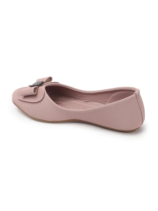 Elegant_women's_slip-on_ballerina_flats_with_textured_fabric,_cushioned_insole,_bow_ornamentation,_and_embellished_centerpieceï¿½perfect_for_daily_wear.