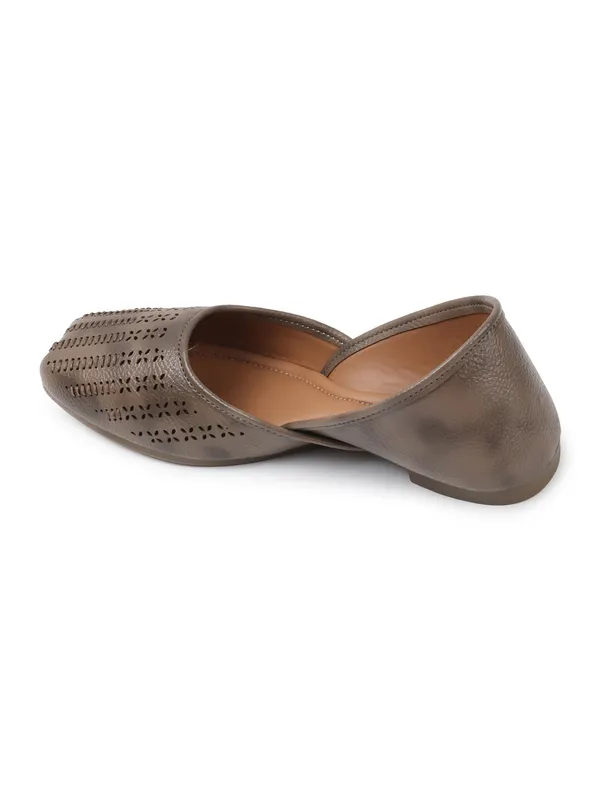 Stylish_Closed-Toe_Womenï¿½s_Flat_with_Perforated_PU_Design_and_Cushioned_Insole_for_Daily_Comfort