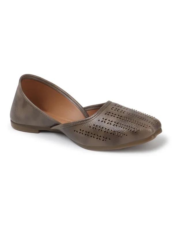 Stylish_Closed-Toe_Womenï¿½s_Flat_with_Perforated_PU_Design_and_Cushioned_Insole_for_Daily_Comfort