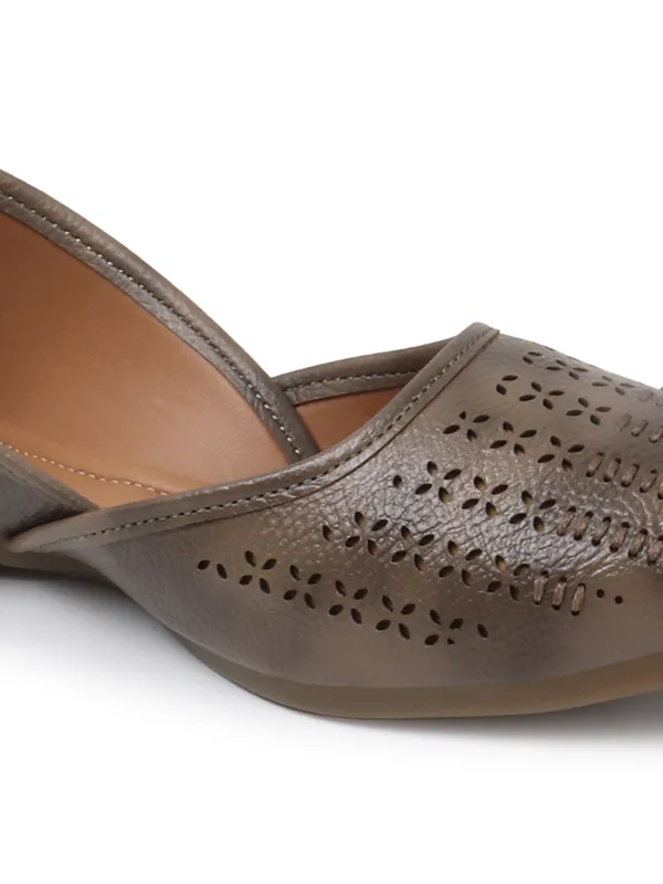 Stylish_Closed-Toe_Womenï¿½s_Flat_with_Perforated_PU_Design_and_Cushioned_Insole_for_Daily_Comfort