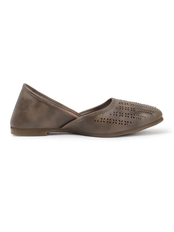 Stylish_Closed-Toe_Womenï¿½s_Flat_with_Perforated_PU_Design_and_Cushioned_Insole_for_Daily_Comfort