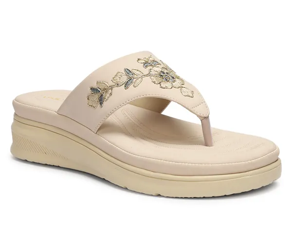 A_pair_of_stylish_women�s_slip-on_loafers_in_a_warm_tan/brown_color_with_a_subtle_ribbed_texture.