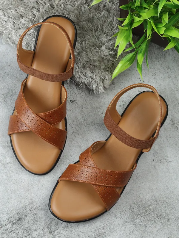 Stylish_Womenï¿½s_Criss-Cross_Strap_Sandal_with_Cushioned_Insole_and_Low_Heel_for_Daily_Comfort