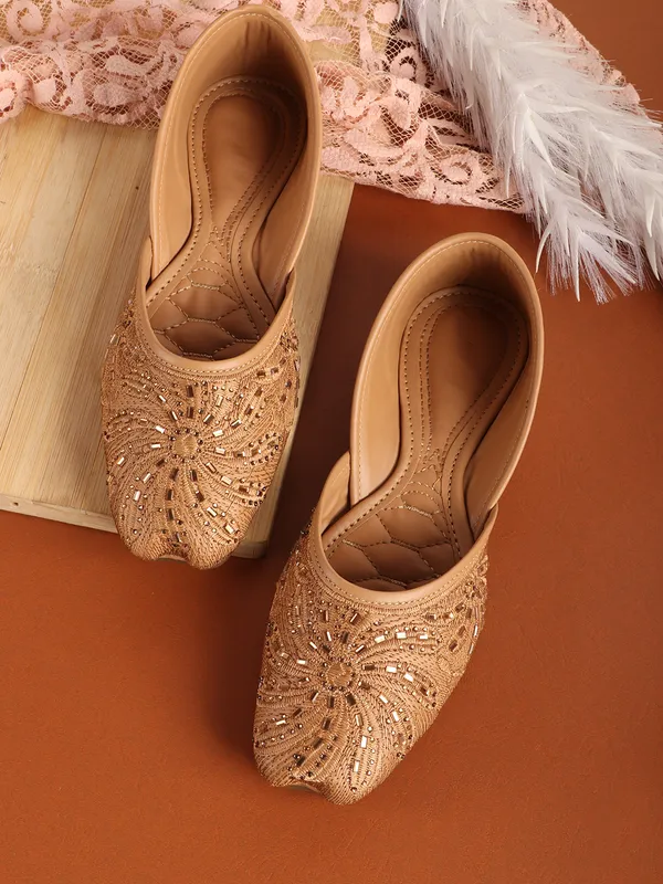 Elegant_Embroidered_Ethnic_Jutti_for_Women_ï¿½_Perfect_for_Festive,_Party,_and_Traditional_Occasions