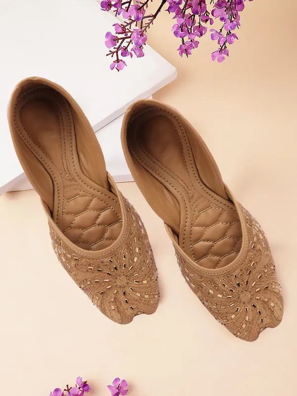 Elegant_Embroidered_Ethnic_Jutti_for_Women_ï¿½_Perfect_for_Festive,_Party,_and_Traditional_Occasions