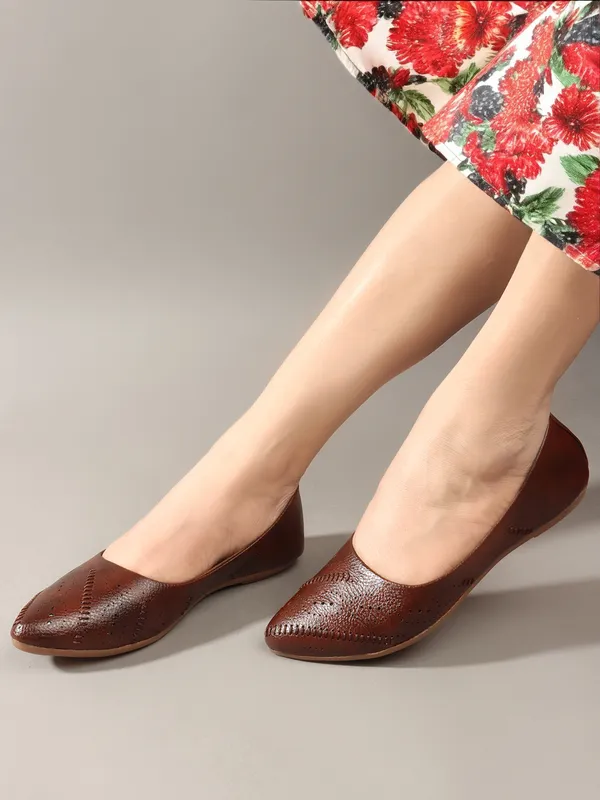 Women_BellieElegant_women's_slip-on_ballerina_flats_with_textured,_cushioned_insole_and_embellished_centerpiece_perfect_for_daily_wear.s