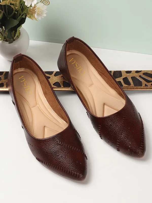 Women_BellieElegant_women's_slip-on_ballerina_flats_with_textured,_cushioned_insole_and_embellished_centerpiece_perfect_for_daily_wear.s