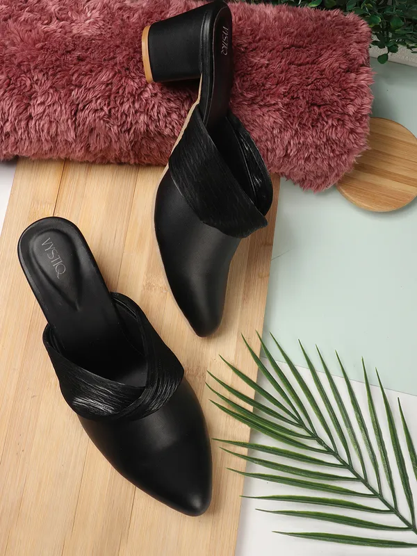 Trendy_Block_Heel_Mules_for_Women_with_Quilted_Band_Design_and_Comfortable_Soft_Cushion_Insole