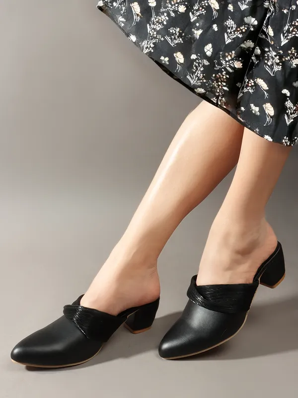 Trendy_Block_Heel_Mules_for_Women_with_Quilted_Band_Design_and_Comfortable_Soft_Cushion_Insole