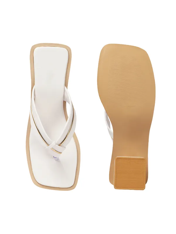 Trendy_Toe-Ring_Block_Heel_Sandals_for_Women_with_Elegant_Gold_Strap_Design