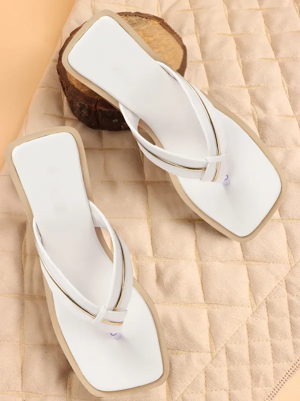 Trendy_Toe-Ring_Block_Heel_Sandals_for_Women_with_Elegant_Gold_Strap_Design