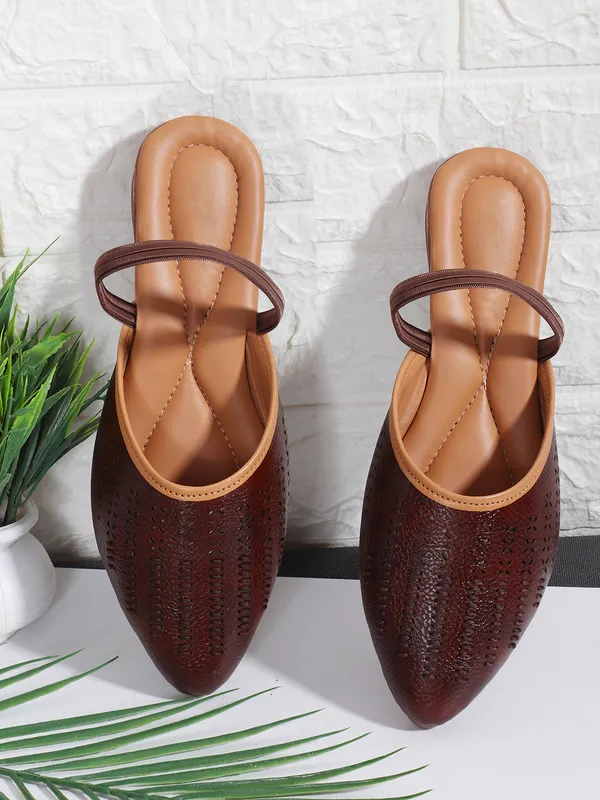 Trendy_Laser-Cut_Womenï¿½s_Flats_with_Elastic_Back_Strap_and_Cushioned_Insole_for_Daily_Comfort