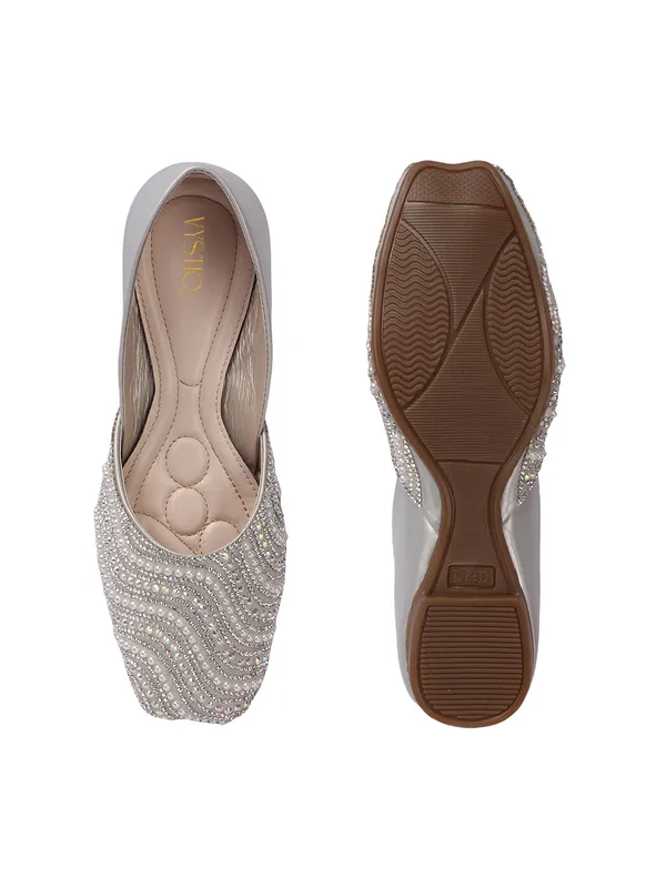 Elegant_Embellished_Flat_Jutti_with_Pearl_and_Crystal_Detailing_for_Women