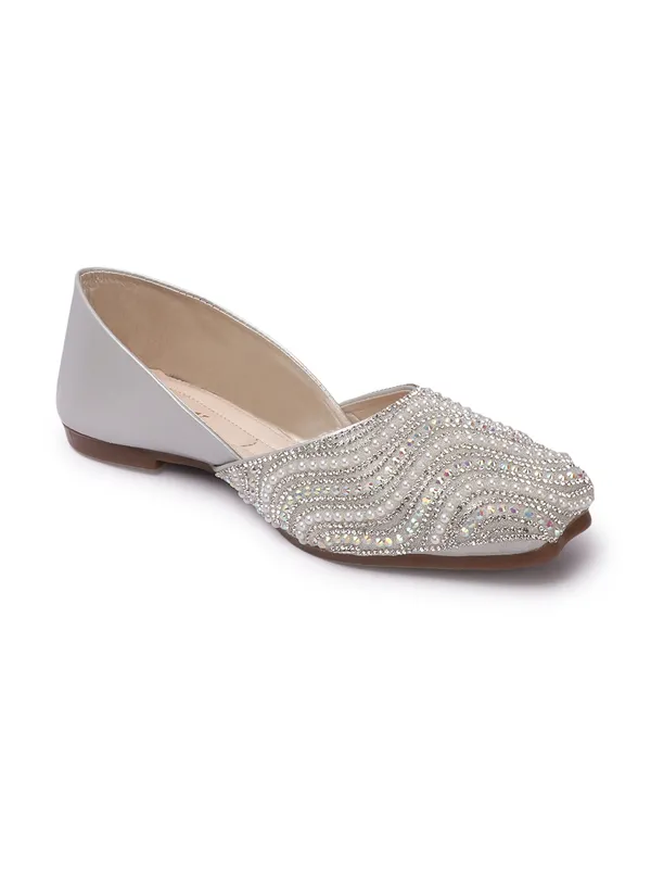 Elegant_Embellished_Flat_Jutti_with_Pearl_and_Crystal_Detailing_for_Women