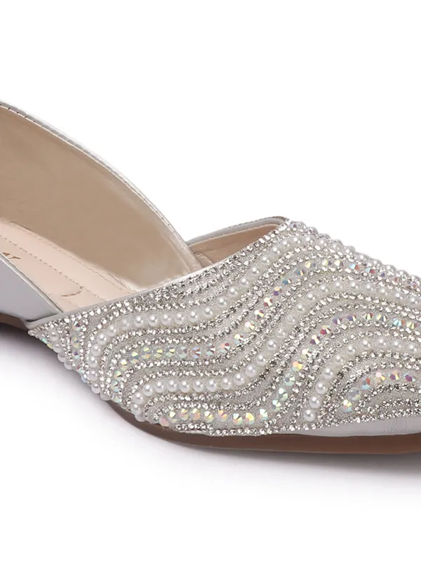 Elegant_Embellished_Flat_Jutti_with_Pearl_and_Crystal_Detailing_for_Women