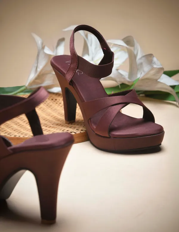 Stylish_Platform_Heels_with_Cross-Strap_Design_and_Comfortable_Fit_for_Party_and_Everyday_Wear