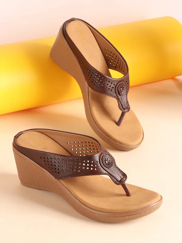 Stylish_Wedge_Heel_Sandals_for_Women_with_Toe_Ring_Design