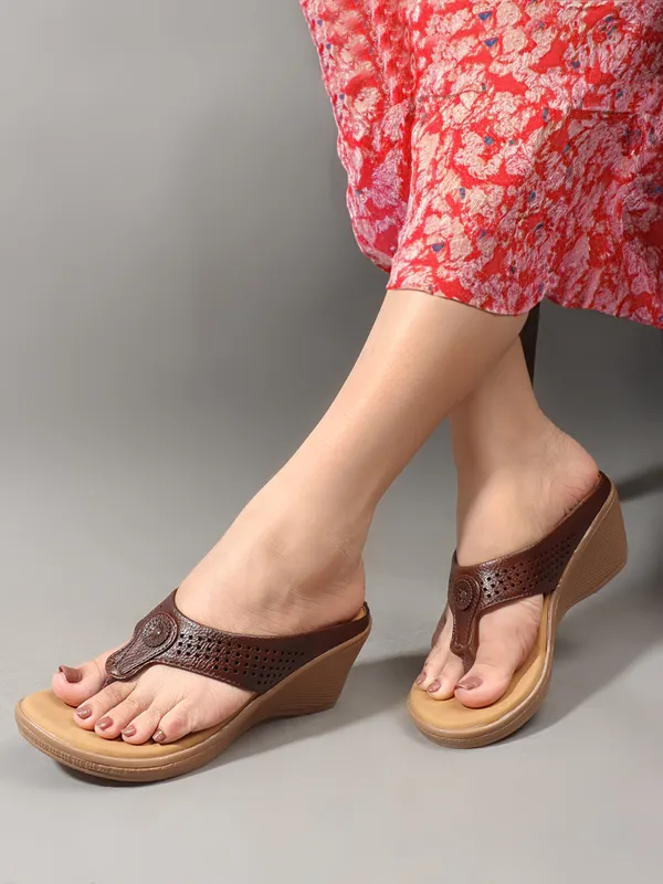 Stylish_Wedge_Heel_Sandals_for_Women_with_Toe_Ring_Design