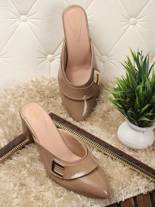 Elegant_Block_Heel_Mules_for_Women_with_Gold_Buckle_and_Glossy_Finish