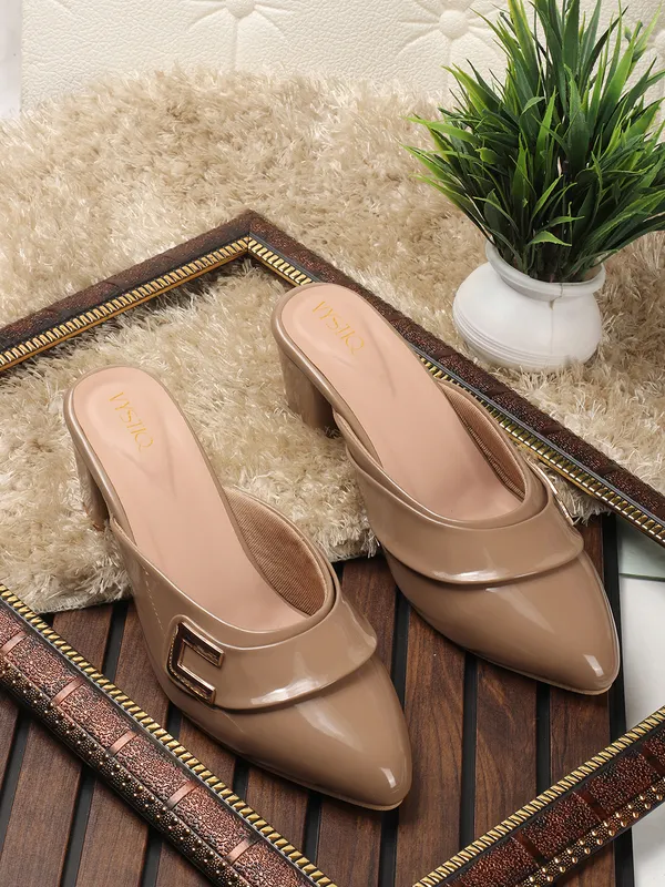 Elegant_Block_Heel_Mules_for_Women_with_Gold_Buckle_and_Glossy_Finish