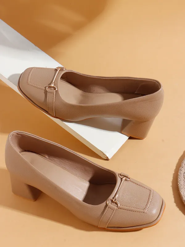 Elegant_Block_Heels_for_Office,_Formal_Events_&_Chic_Everyday_Outfits_with_Textured_Finish